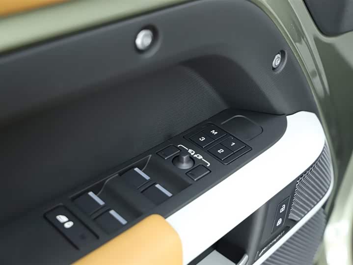 Фото 17 - Land Rover Defender