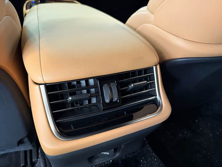 Фото 11 - Lexus LS