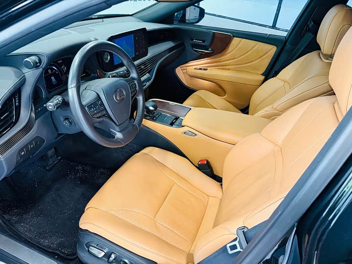 Фото 14 - Lexus LS