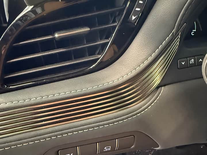 Фото 16 - Lexus LS