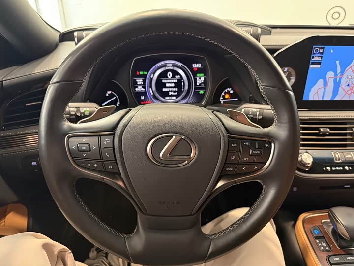 Фото 17 - Lexus LS