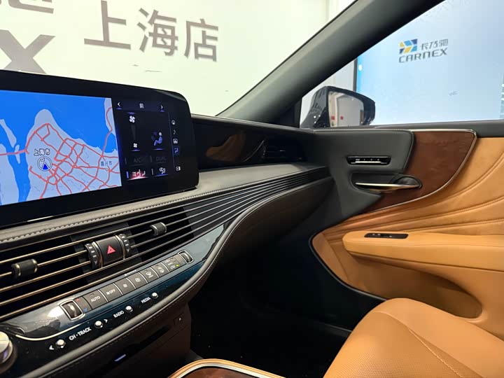 Фото 20 - Lexus LS