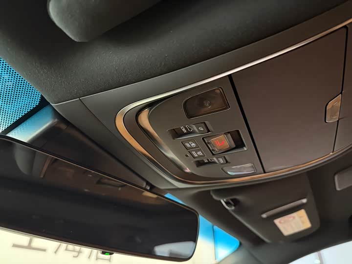 Фото 21 - Lexus LS