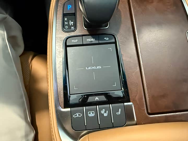 Фото 22 - Lexus LS