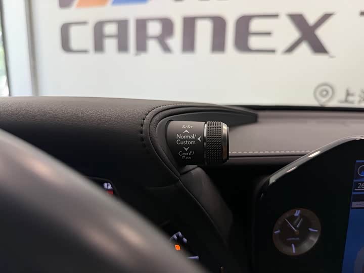 Фото 23 - Lexus LS