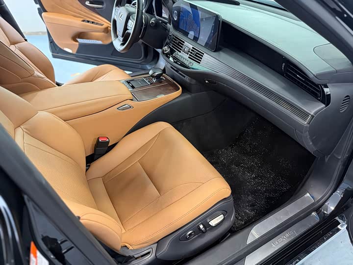 Фото 27 - Lexus LS