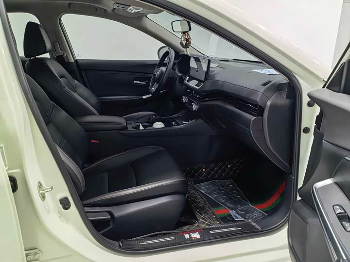 Фото 10 - Nissan Sylphy