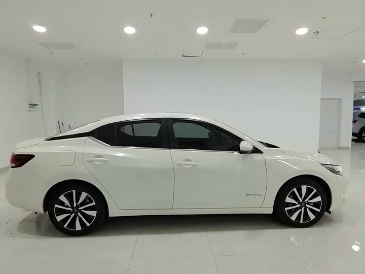 Фото 4 - Nissan Sylphy