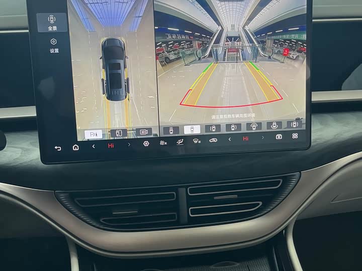 Фото 18 - Denza D9