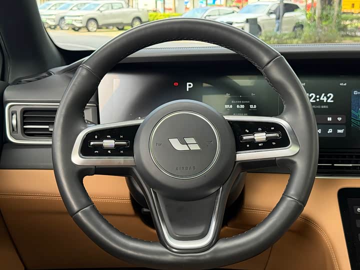 Фото 10 - LiXiang One