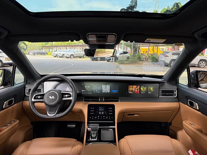 Фото 11 - LiXiang One