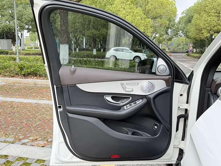 Фото 11 - Mercedes-Benz GLC-Class