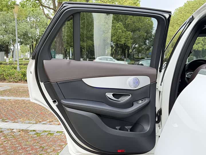 Фото 12 - Mercedes-Benz GLC-Class