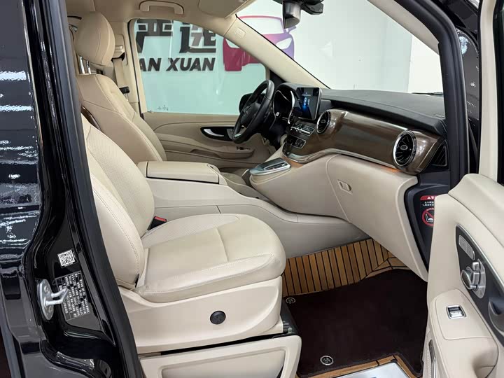 Фото 11 - Mercedes-Benz V-Class