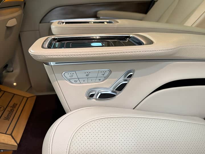 Фото 12 - Mercedes-Benz V-Class