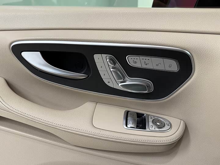 Фото 13 - Mercedes-Benz V-Class