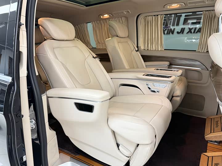 Фото 14 - Mercedes-Benz V-Class