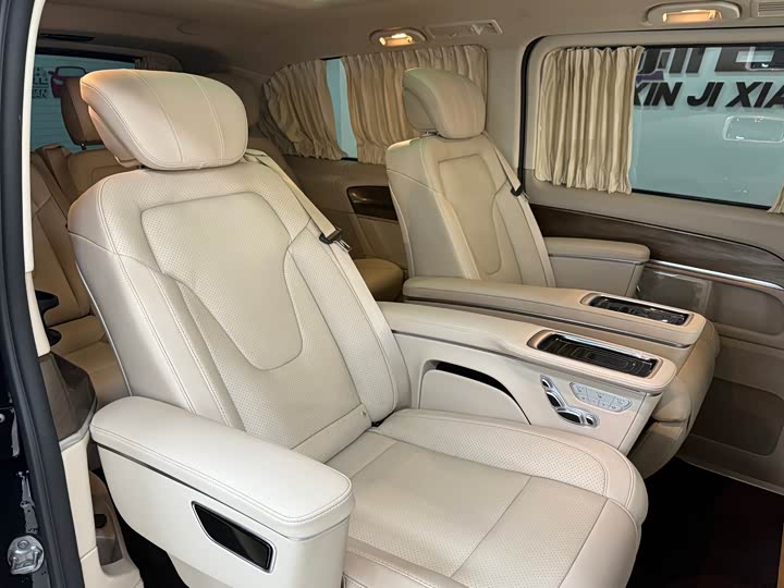 Фото 16 - Mercedes-Benz V-Class