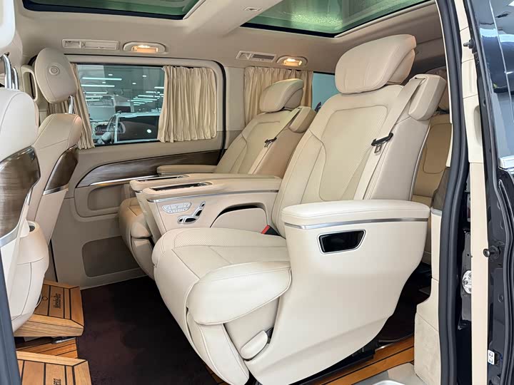 Фото 17 - Mercedes-Benz V-Class