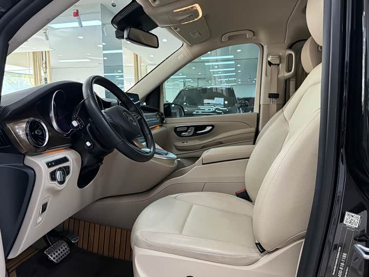 Фото 9 - Mercedes-Benz V-Class