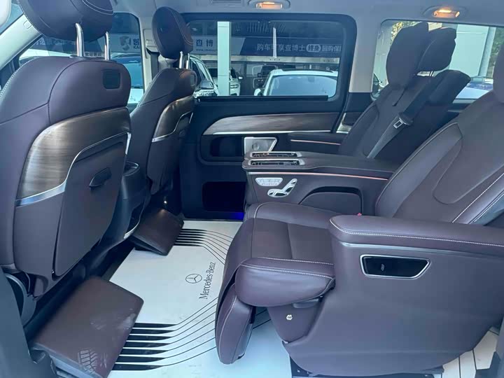 Фото 11 - Mercedes-Benz V-Class