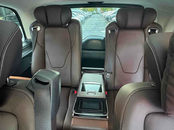 Фото 13 - Mercedes-Benz V-Class