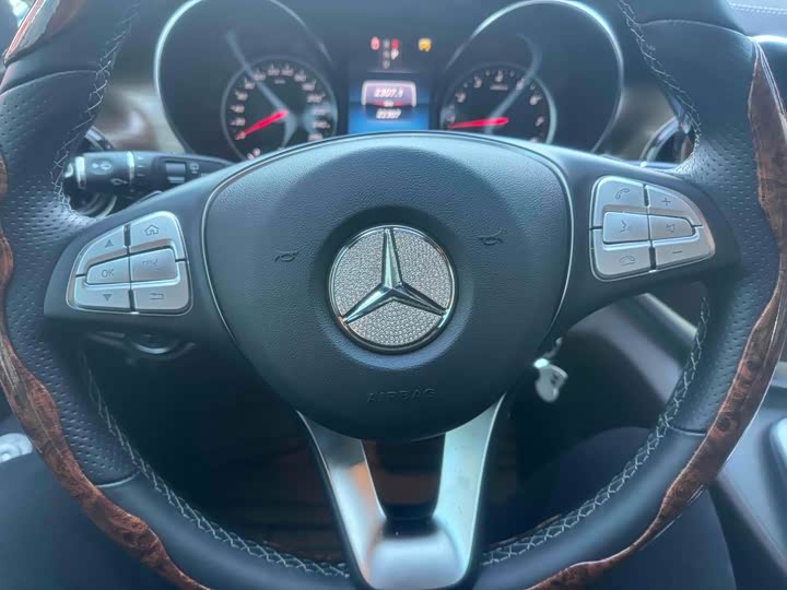 Фото 7 - Mercedes-Benz V-Class