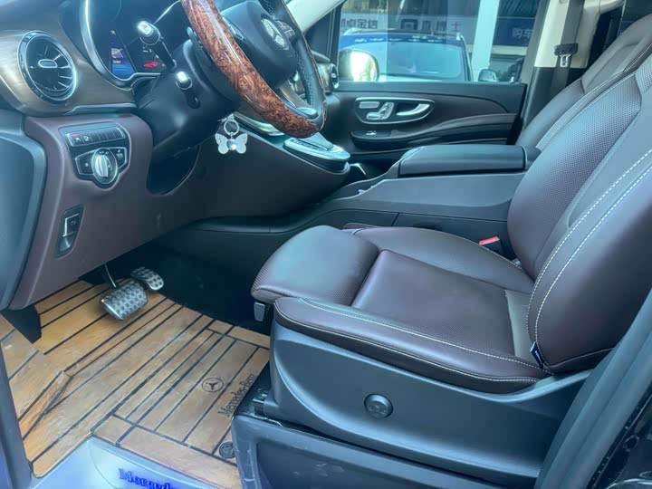 Фото 9 - Mercedes-Benz V-Class