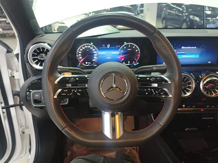 Фото 11 - Mercedes-Benz A-Class