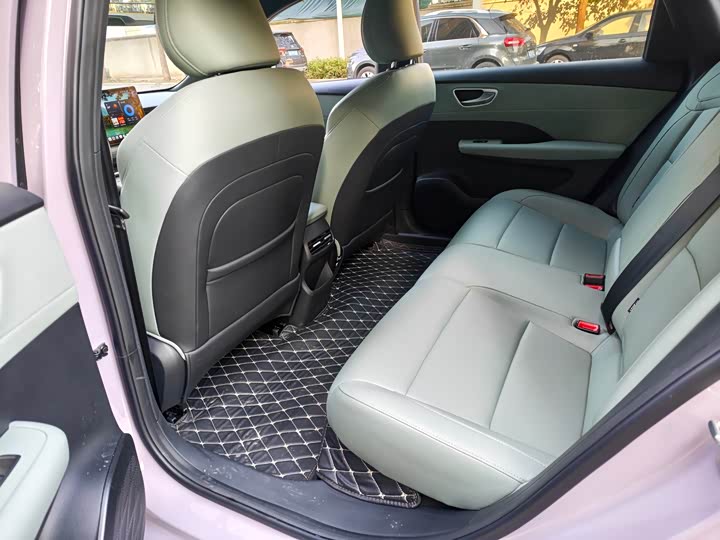 Фото 7 - Roewe D6