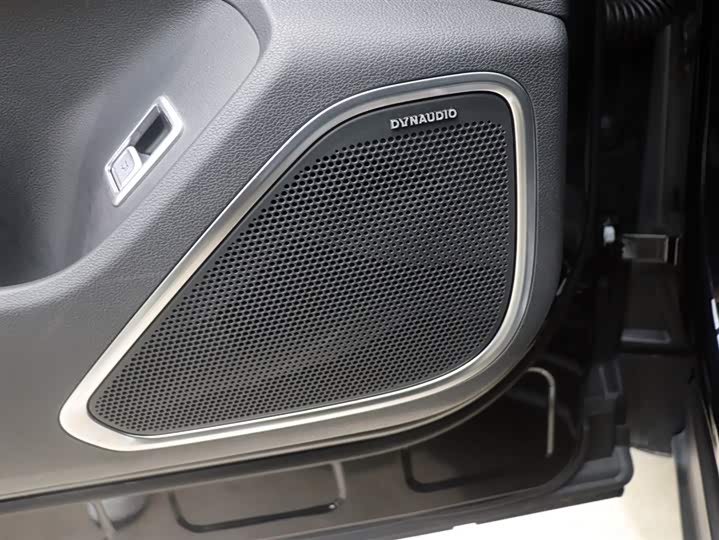 Фото 12 - Hongqi HS7 Hybrid