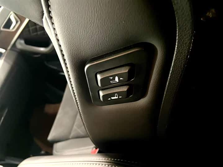 Фото 11 - Hongqi HS7