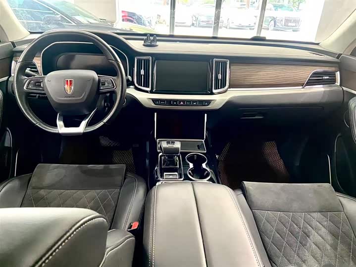 Фото 13 - Hongqi HS7