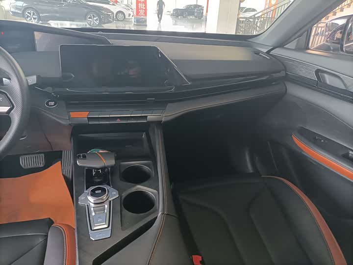 Фото 10 - Changan UNI-V