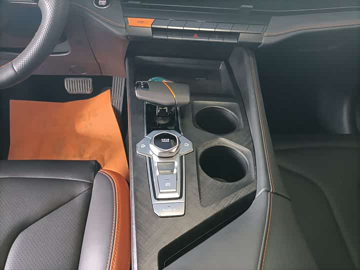 Фото 11 - Changan UNI-V