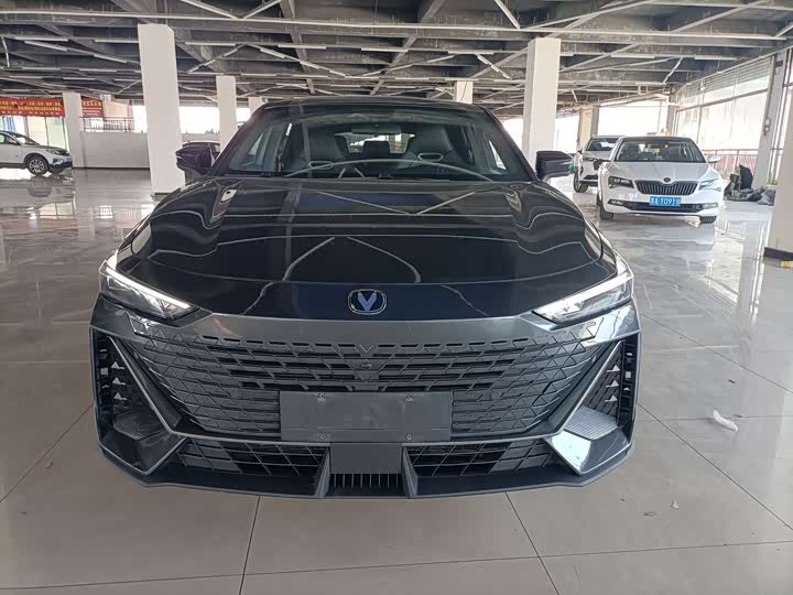 Фото 2 - Changan UNI-V