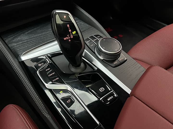 Фото 15 - BMW 5 Series