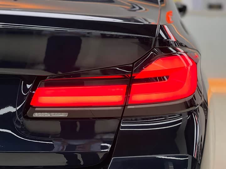 Фото 18 - BMW 5 Series