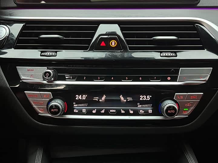 Фото 24 - BMW 5 Series