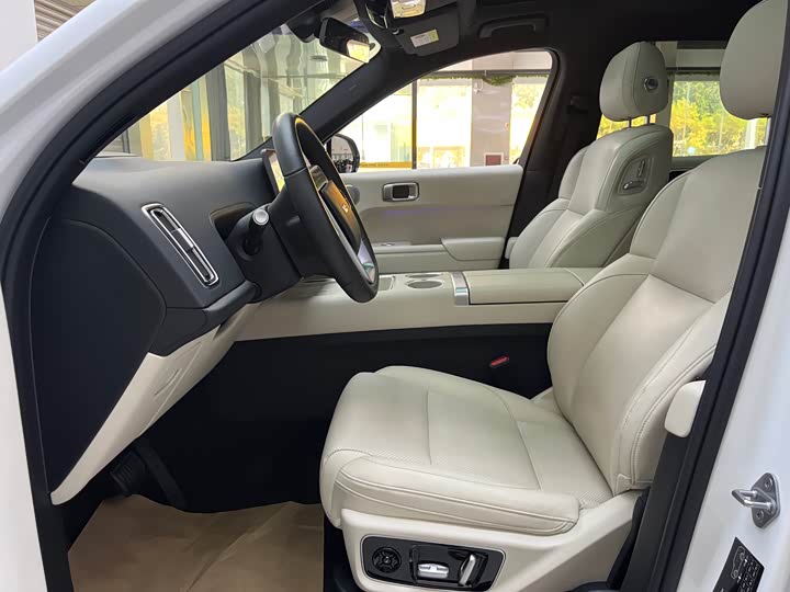 Фото 13 - LiXiang L7