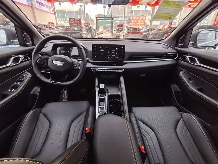 Фото 10 - Geely Coolray