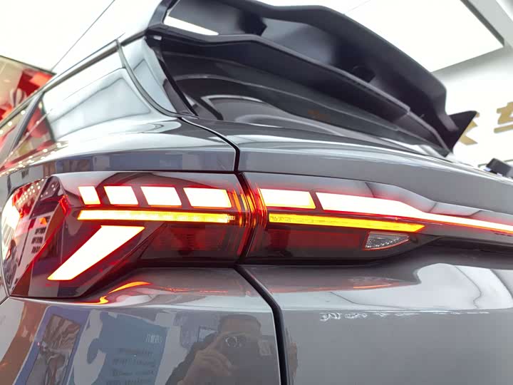 Фото 14 - Geely Coolray