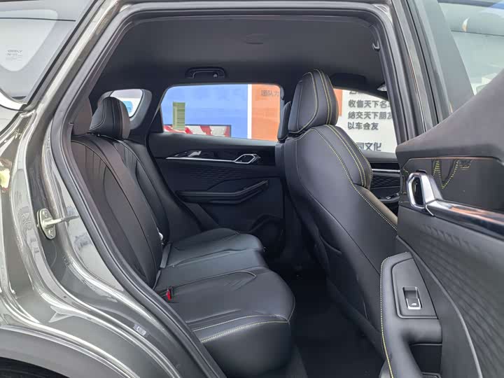 Фото 18 - Geely Coolray