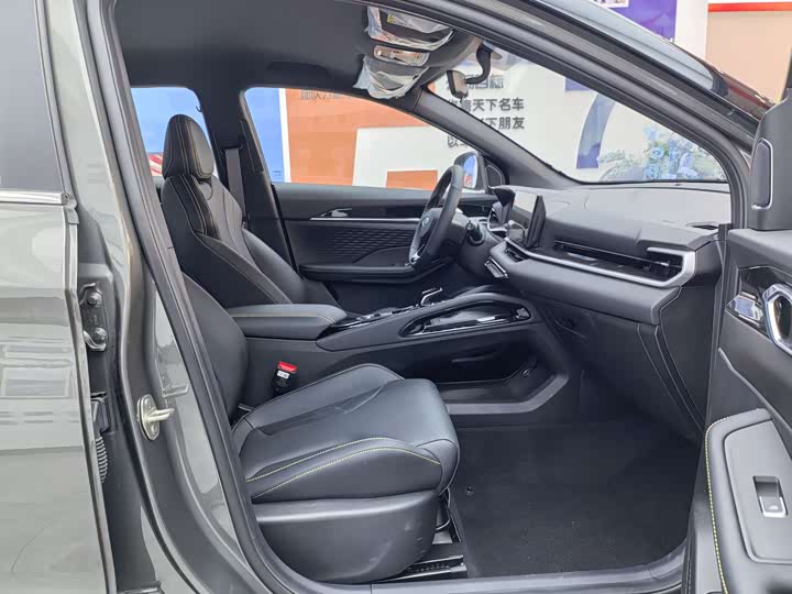 Фото 19 - Geely Coolray