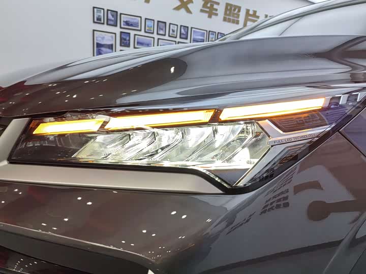 Фото 3 - Geely Coolray