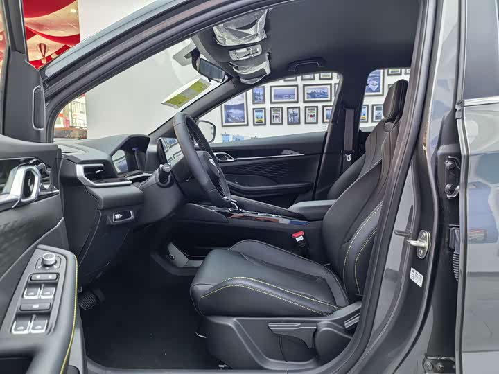 Фото 5 - Geely Coolray