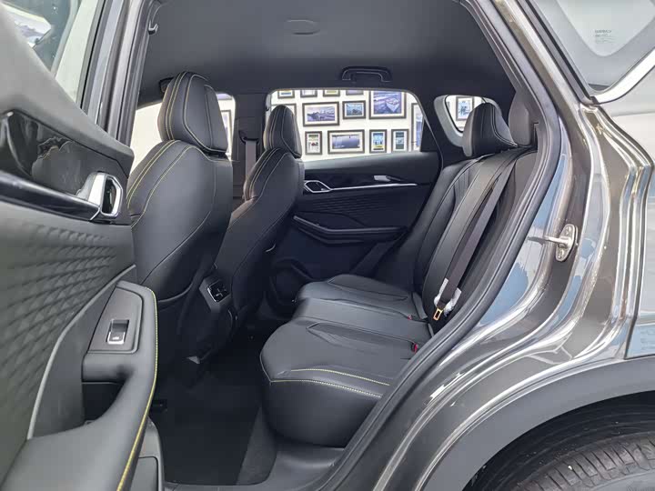 Фото 8 - Geely Coolray