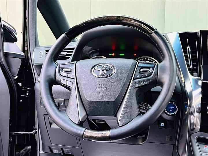 Фото 10 - Toyota Alphard