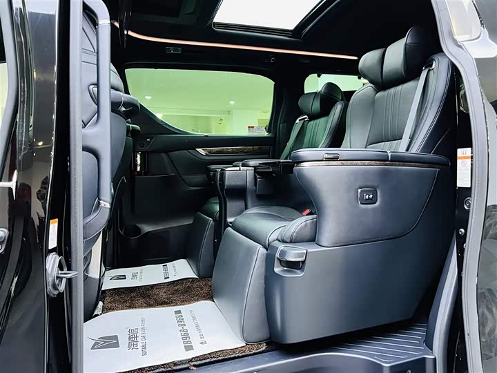 Фото 15 - Toyota Alphard