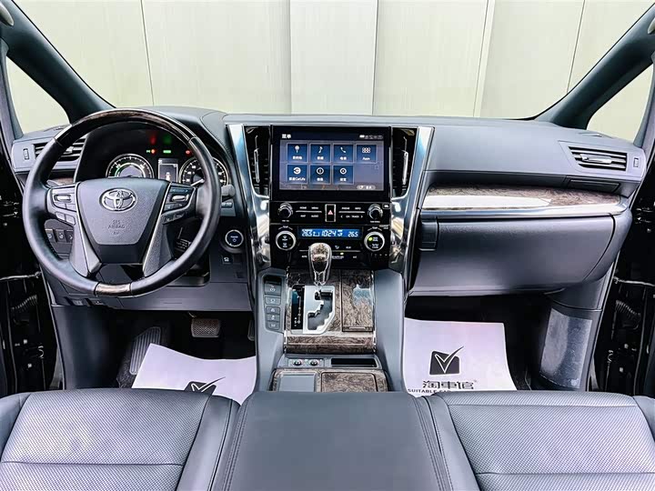 Фото 9 - Toyota Alphard
